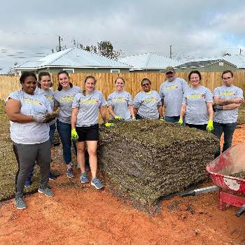 GCSC students and staff at the Habitat House